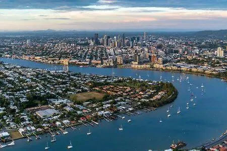 Pet Friendly Family Home In Brisbane - Relocations And Family Stays - Fast Internet - Parking - Netflix 0*,