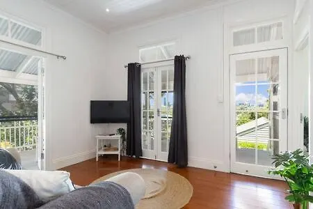 Дом отдыха Pet Friendly Family Home In Brisbane - Relocations And Family Stays - Fast Internet - Parking - Netflix Австралия